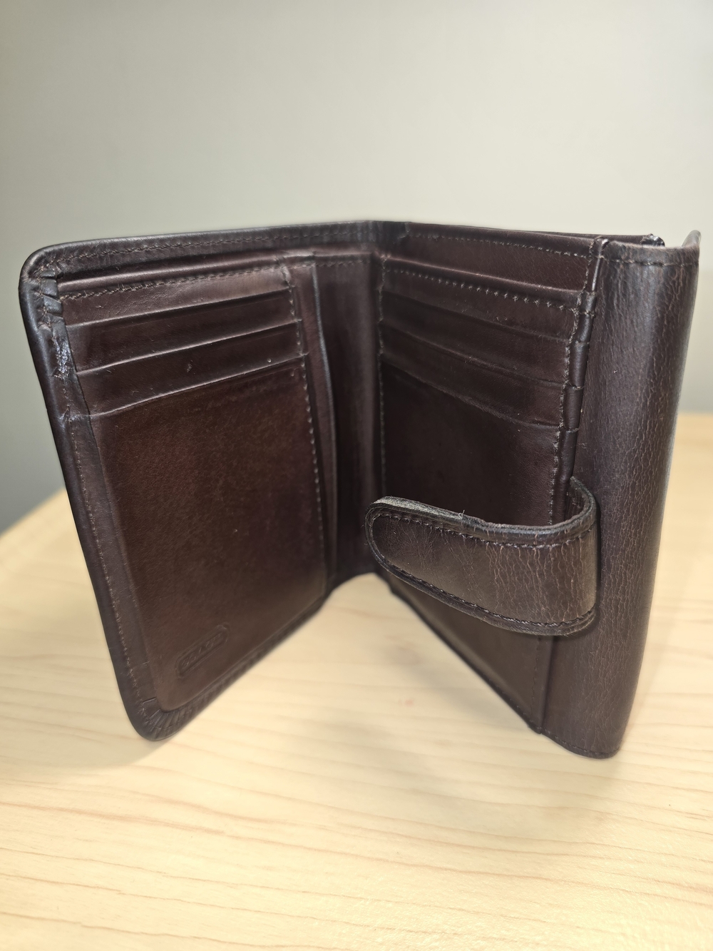 Vintage COACH Dark Brown Leather Bi-Fold Snap Wallet Six Card Slots